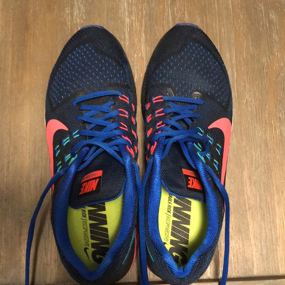 nike structure 18 running sneakers